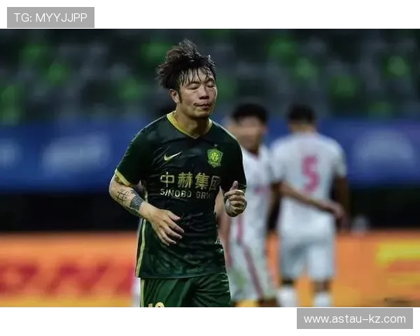 李磊 200 战获纪念球衣 与张稀哲 400 战传奇合影致敬队史(2)